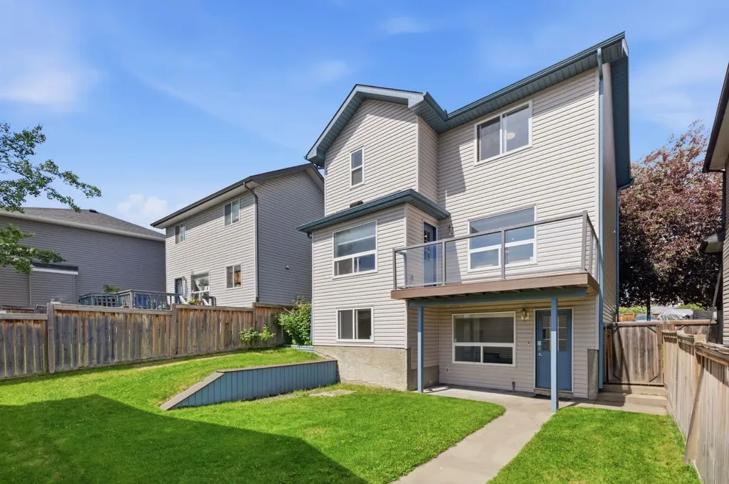 241 Somerside Close SW Calgary AB T2Y 4B6