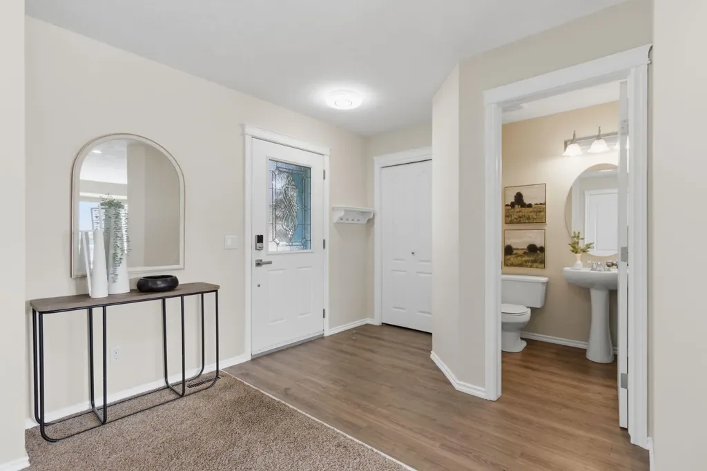 241 Somerside Close SW Calgary AB T2Y 4B6
