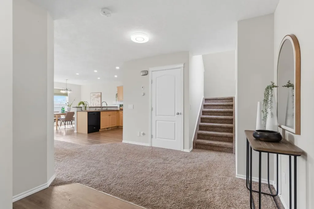 241 Somerside Close SW Calgary AB T2Y 4B6