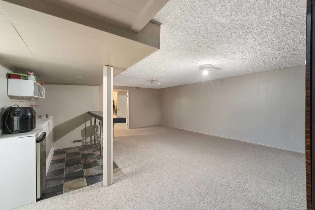 48 Franklin Drive SE Calgary AB T2H0T9
