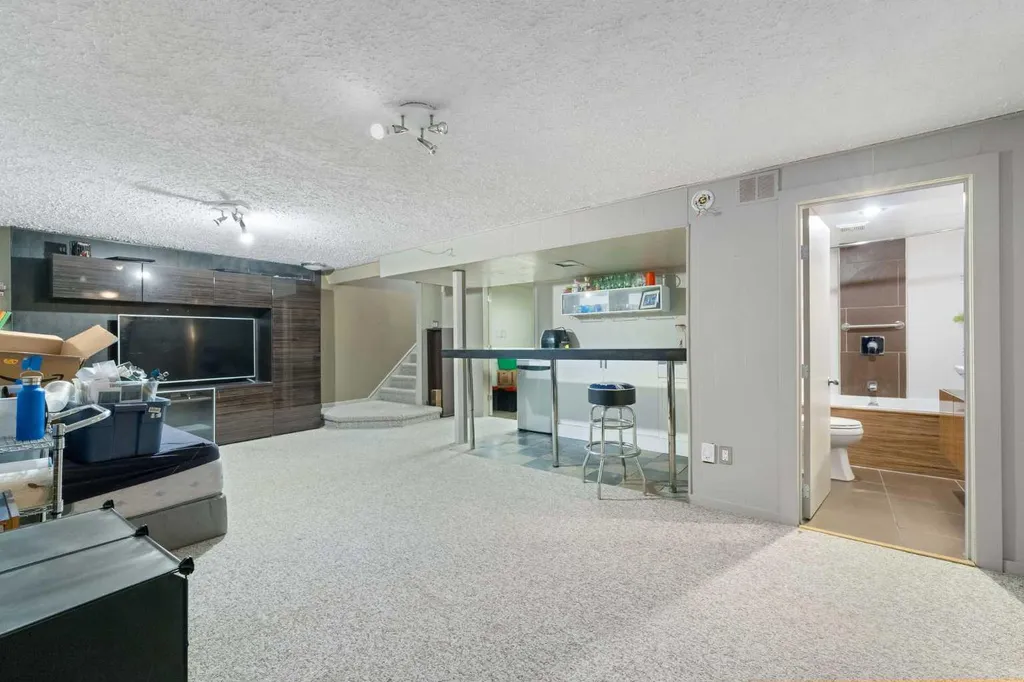 48 Franklin Drive SE Calgary AB T2H0T9
