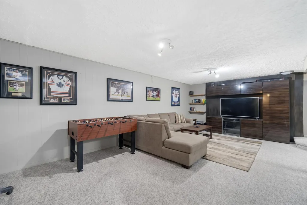48 Franklin Drive SE Calgary AB T2H0T9