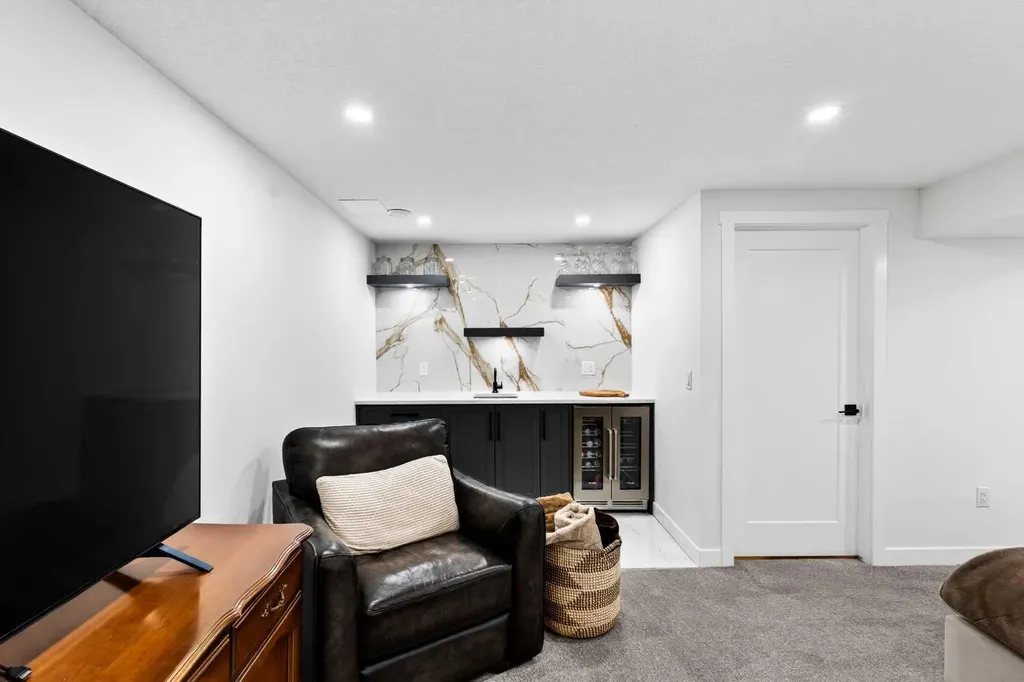 9512 Academy Drive SE Calgary AB T2J 1A7