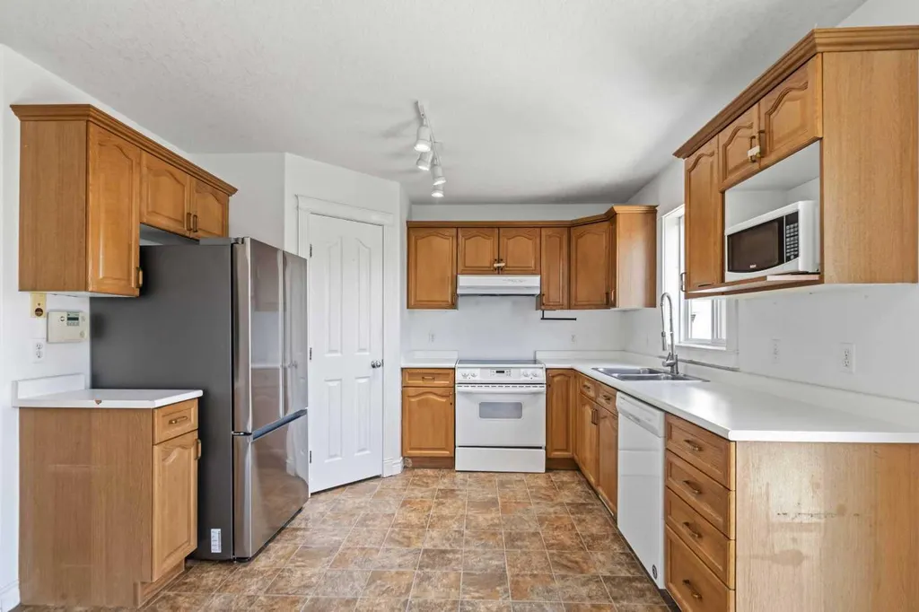 130 St. Laurent Way Fort Mcmurray AB T9K2K2