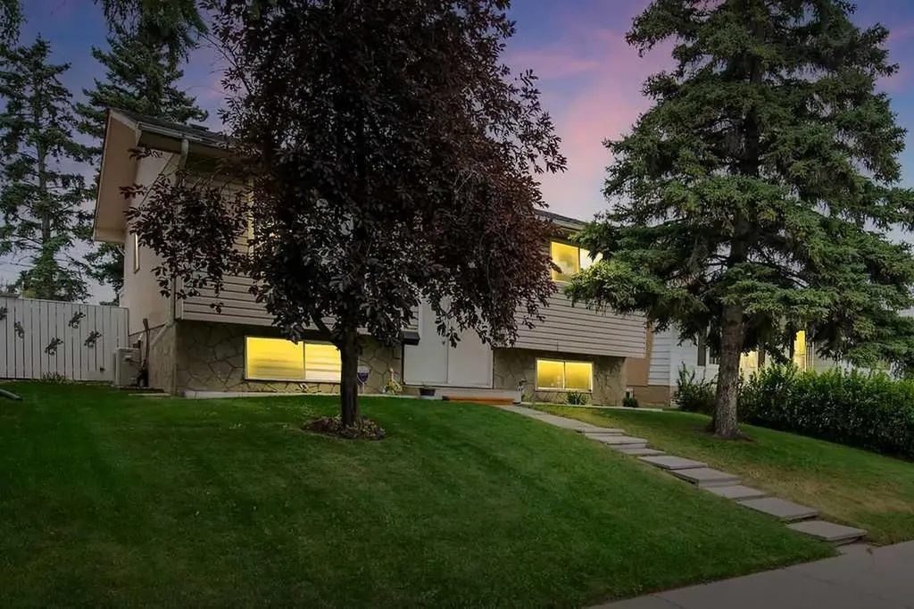 311 Penbrooke Crescent SE Calgary AB T2A 3T6