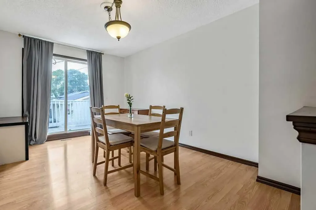 311 Penbrooke Crescent SE Calgary AB T2A 3T6