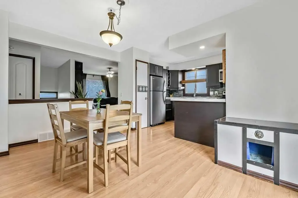 311 Penbrooke Crescent SE Calgary AB T2A 3T6