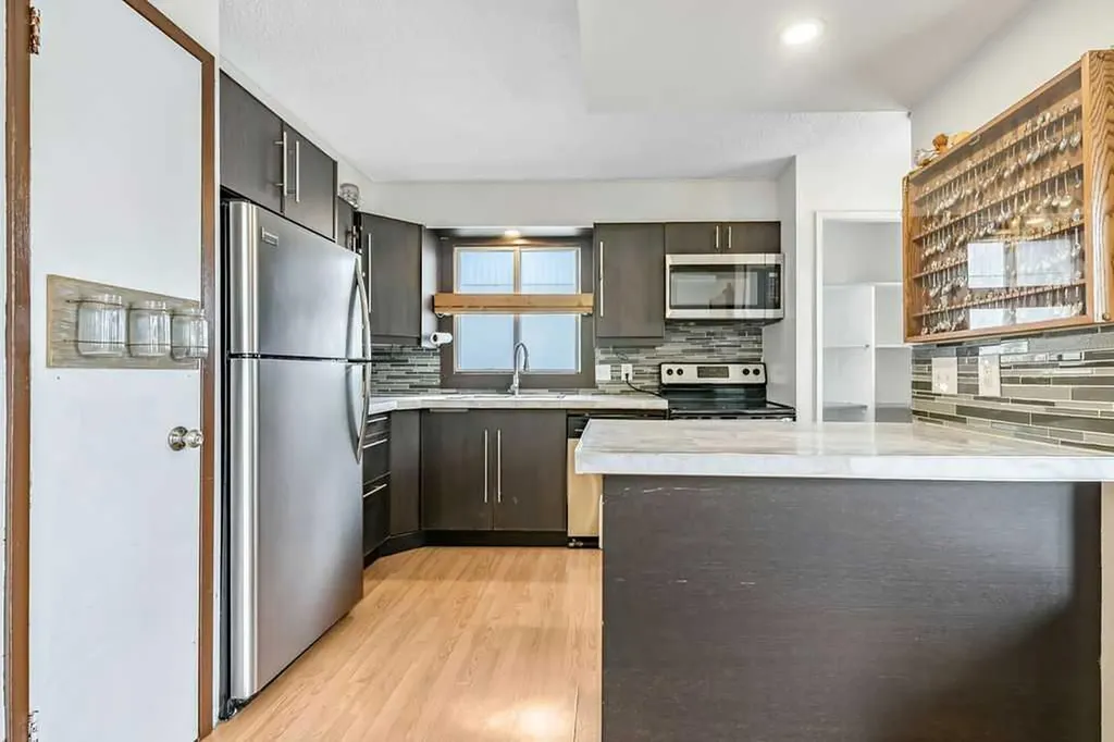 311 Penbrooke Crescent SE Calgary AB T2A 3T6