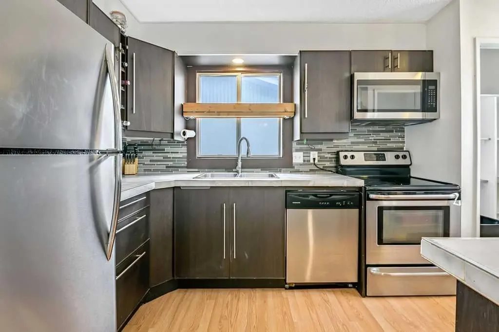 311 Penbrooke Crescent SE Calgary AB T2A 3T6