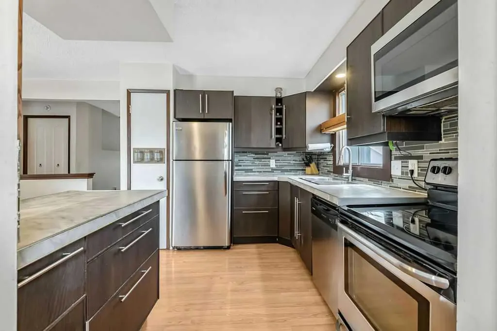 311 Penbrooke Crescent SE Calgary AB T2A 3T6