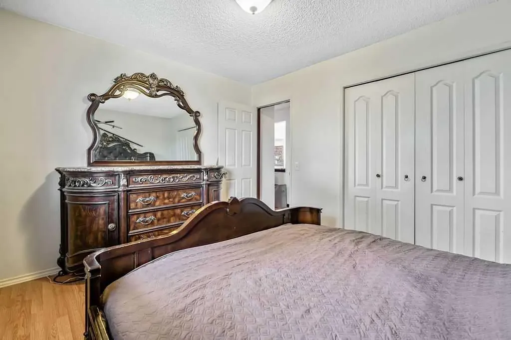 311 Penbrooke Crescent SE Calgary AB T2A 3T6