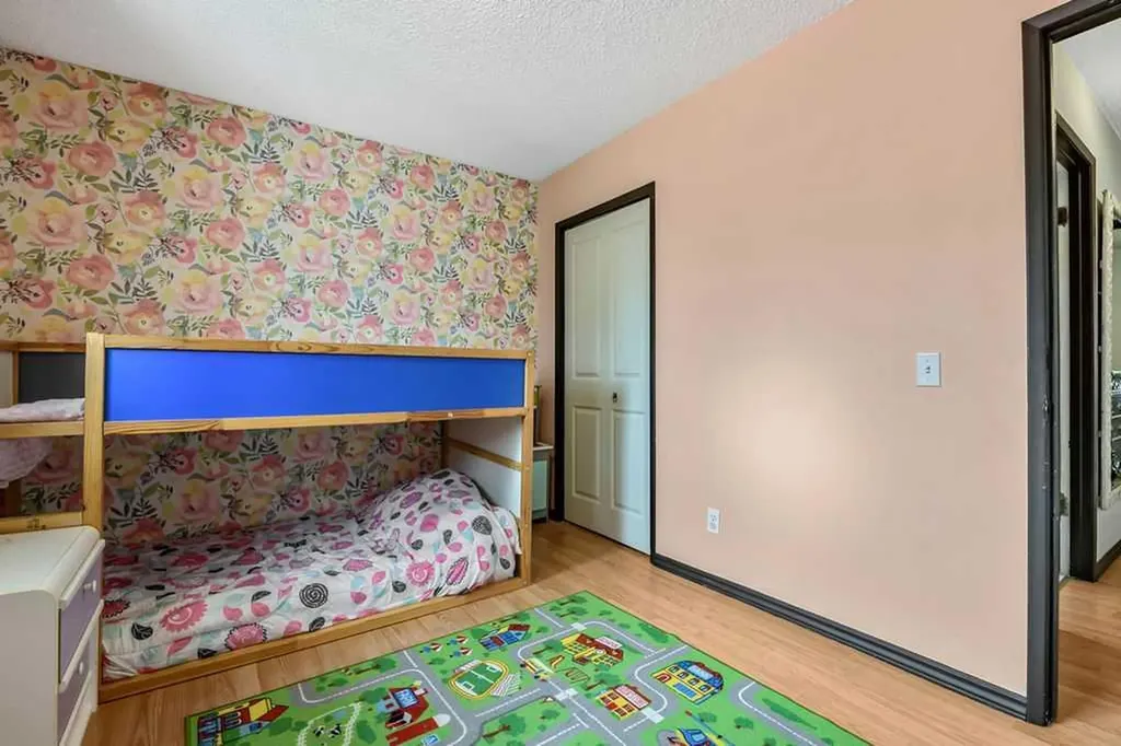 311 Penbrooke Crescent SE Calgary AB T2A 3T6