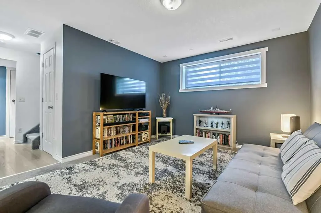 311 Penbrooke Crescent SE Calgary AB T2A 3T6