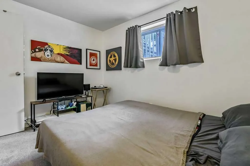 311 Penbrooke Crescent SE Calgary AB T2A 3T6