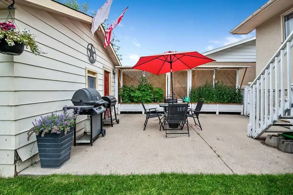 311 Penbrooke Crescent SE Calgary AB T2A 3T6