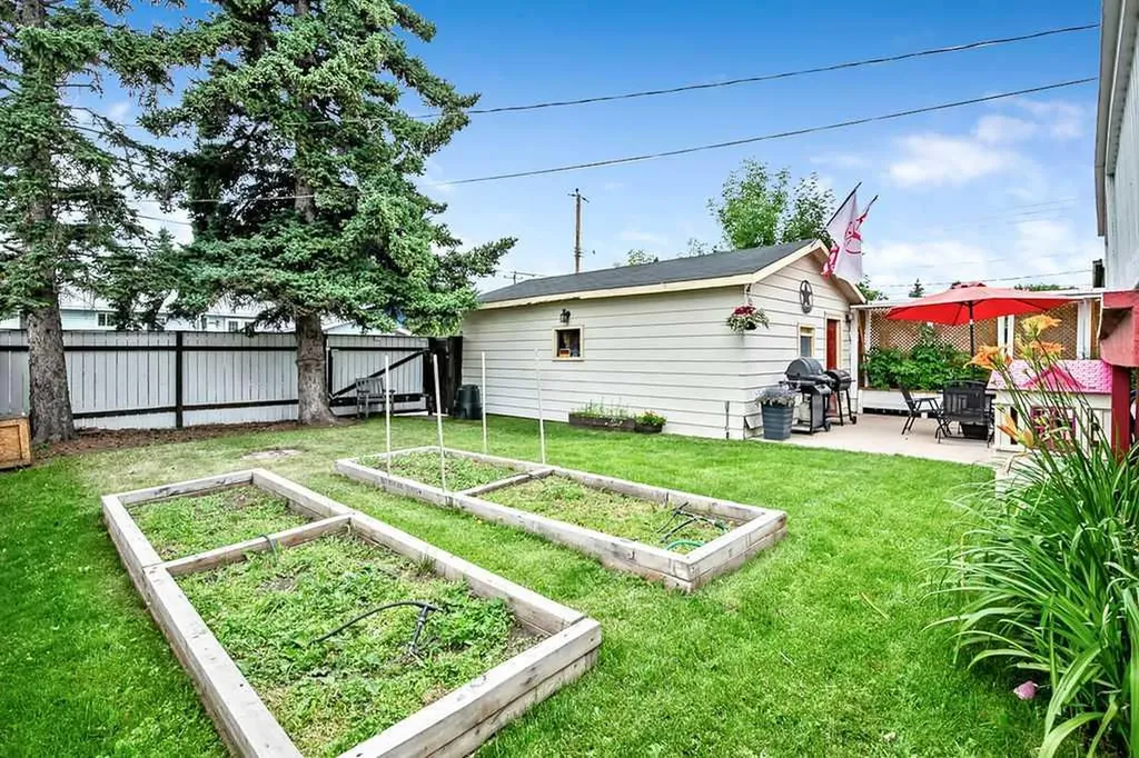 311 Penbrooke Crescent SE Calgary AB T2A 3T6