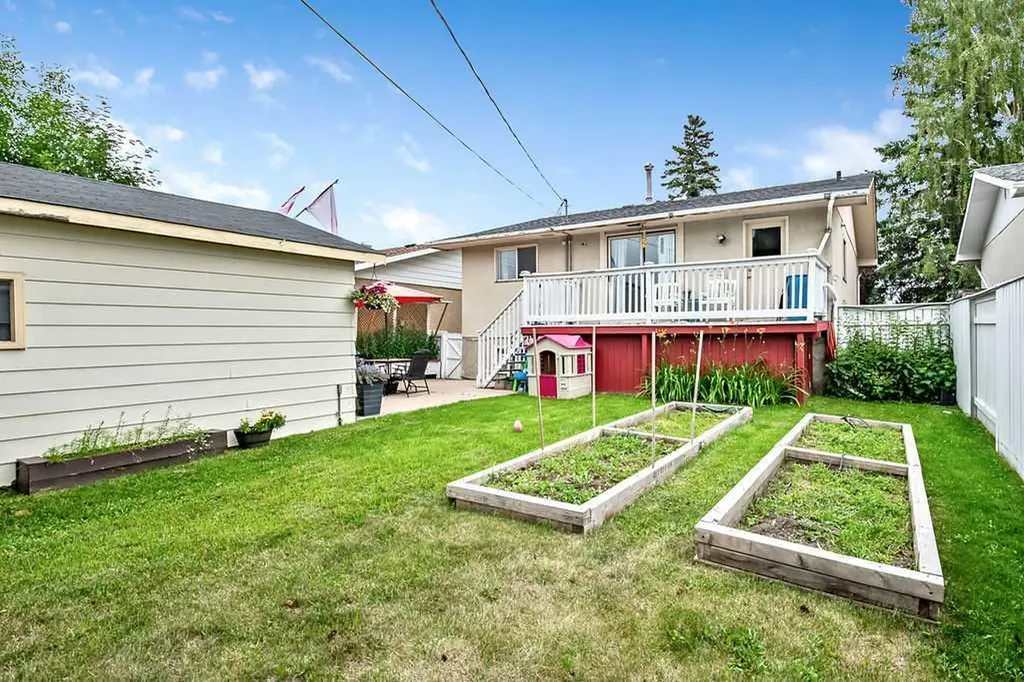 311 Penbrooke Crescent SE Calgary AB T2A 3T6