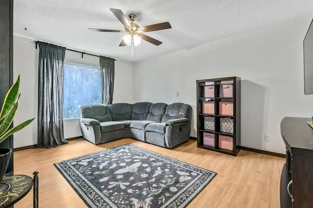 311 Penbrooke Crescent SE Calgary AB T2A 3T6