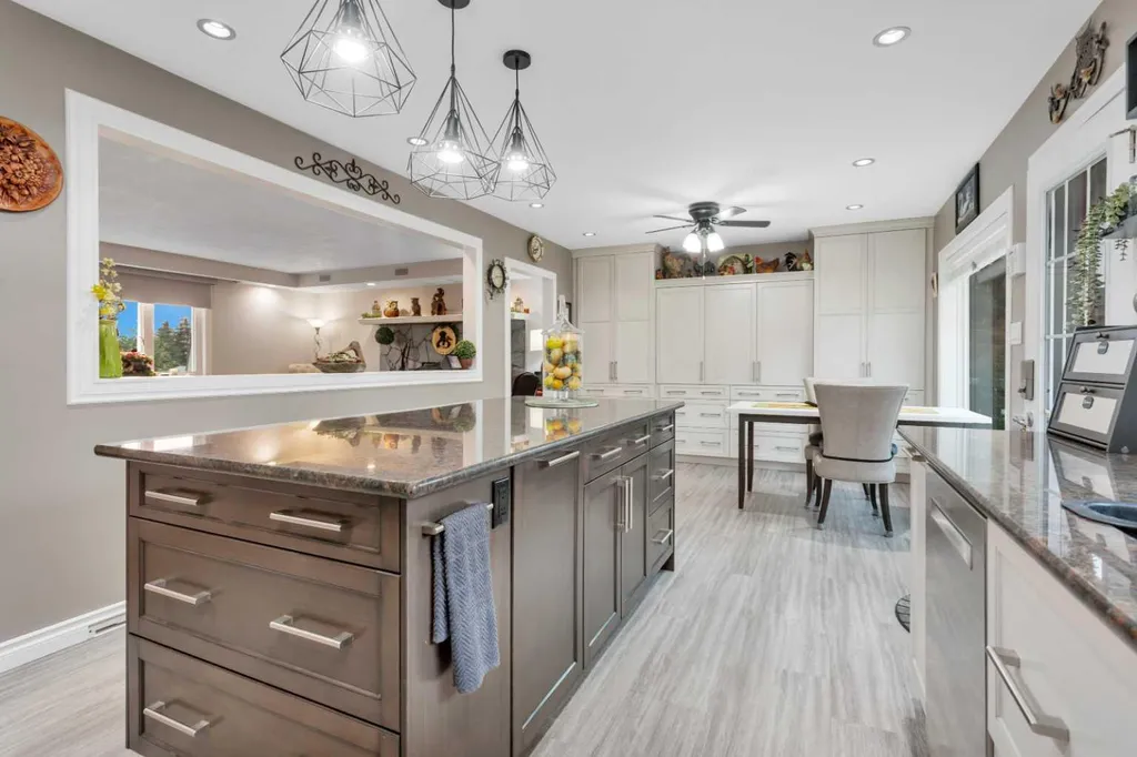5323 53 Street Rocky Mountain House AB T4T 1G9