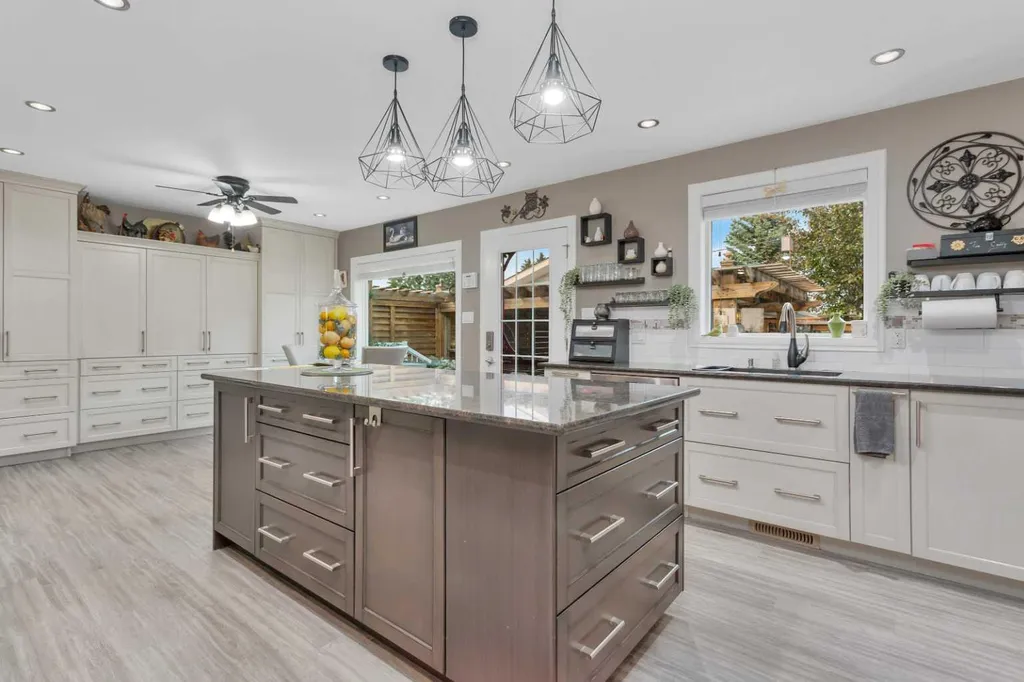 5323 53 Street Rocky Mountain House AB T4T 1G9