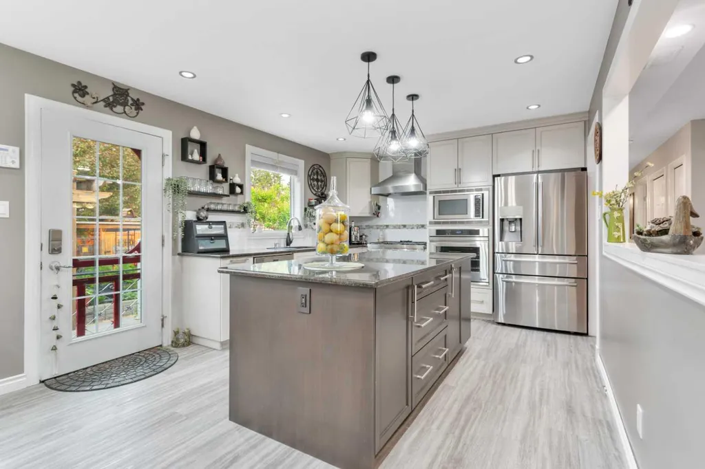 5323 53 Street Rocky Mountain House AB T4T 1G9