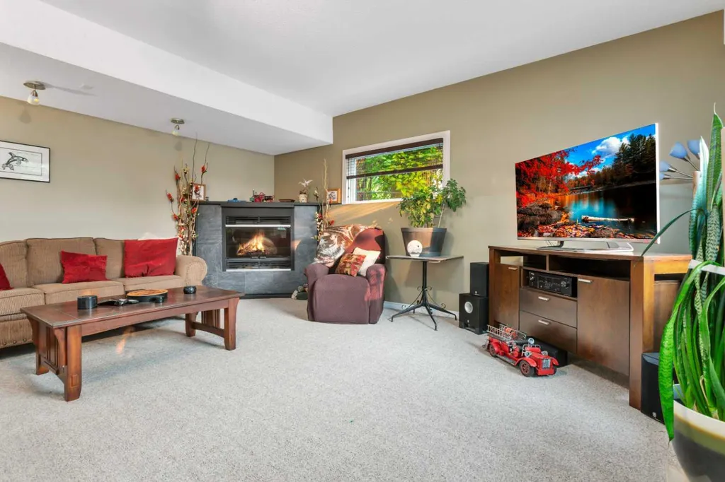 5323 53 Street Rocky Mountain House AB T4T 1G9