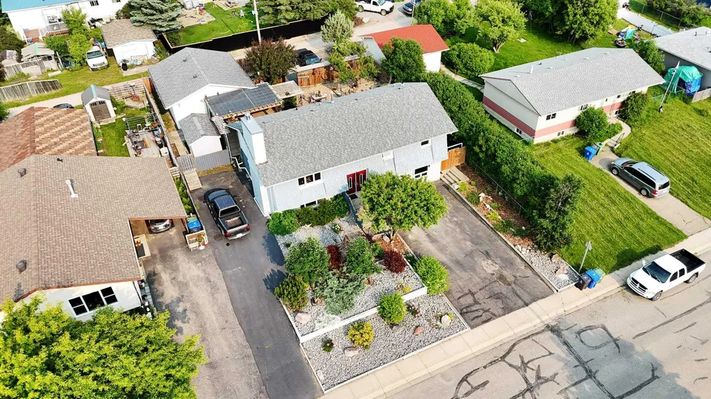 5323 53 Street Rocky Mountain House AB T4T 1G9