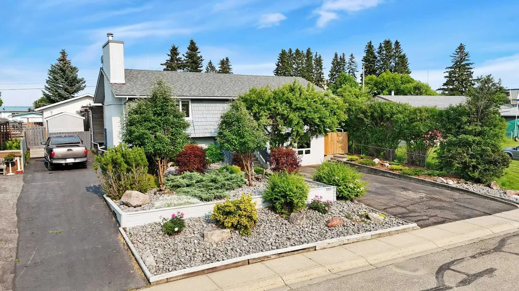 5323 53 Street Rocky Mountain House AB T4T 1G9
