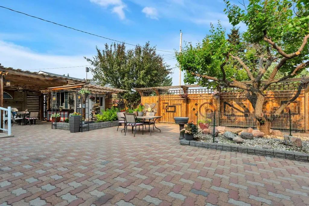 5323 53 Street Rocky Mountain House AB T4T 1G9