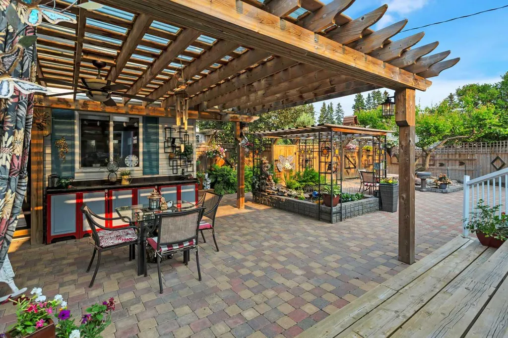 5323 53 Street Rocky Mountain House AB T4T 1G9