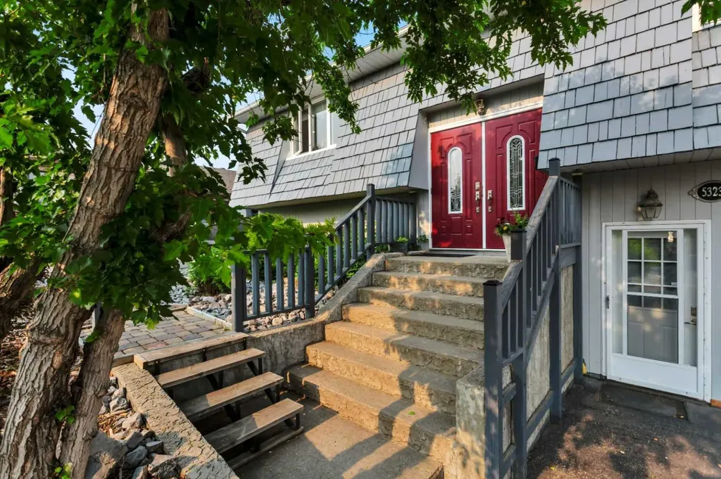 5323 53 Street Rocky Mountain House AB T4T 1G9
