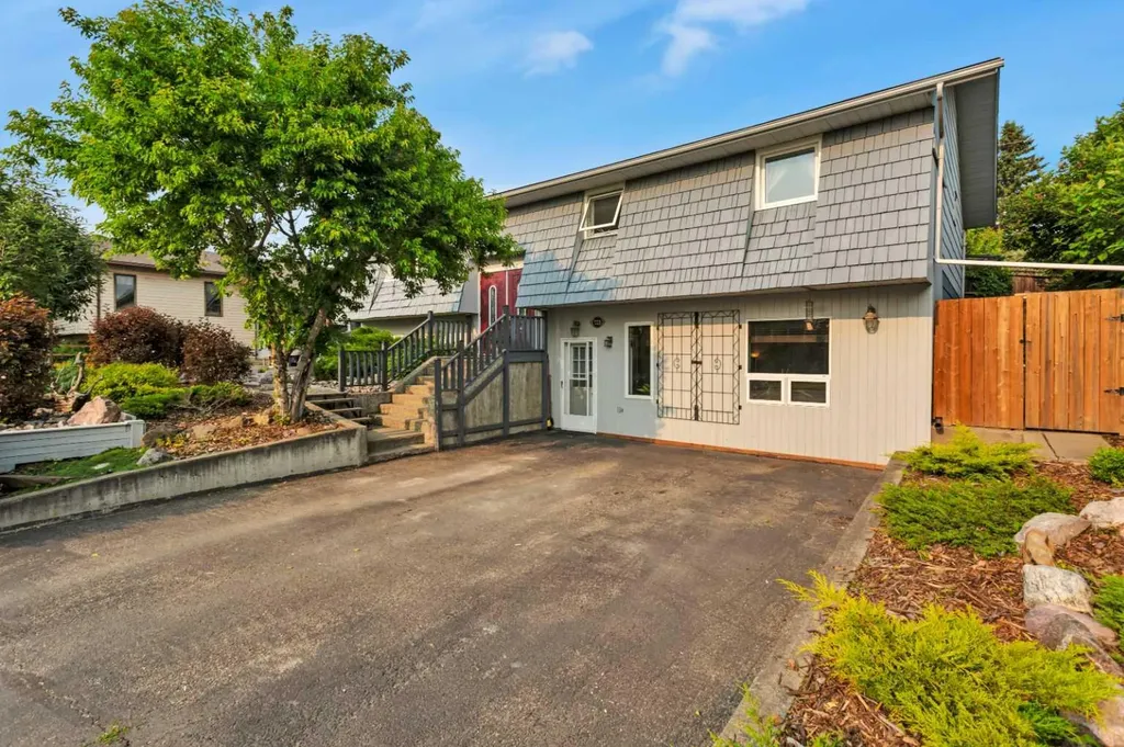 5323 53 Street Rocky Mountain House AB T4T 1G9