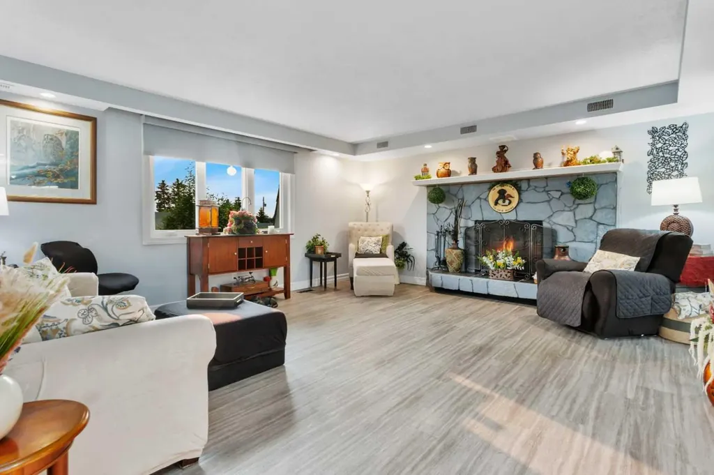 5323 53 Street Rocky Mountain House AB T4T 1G9