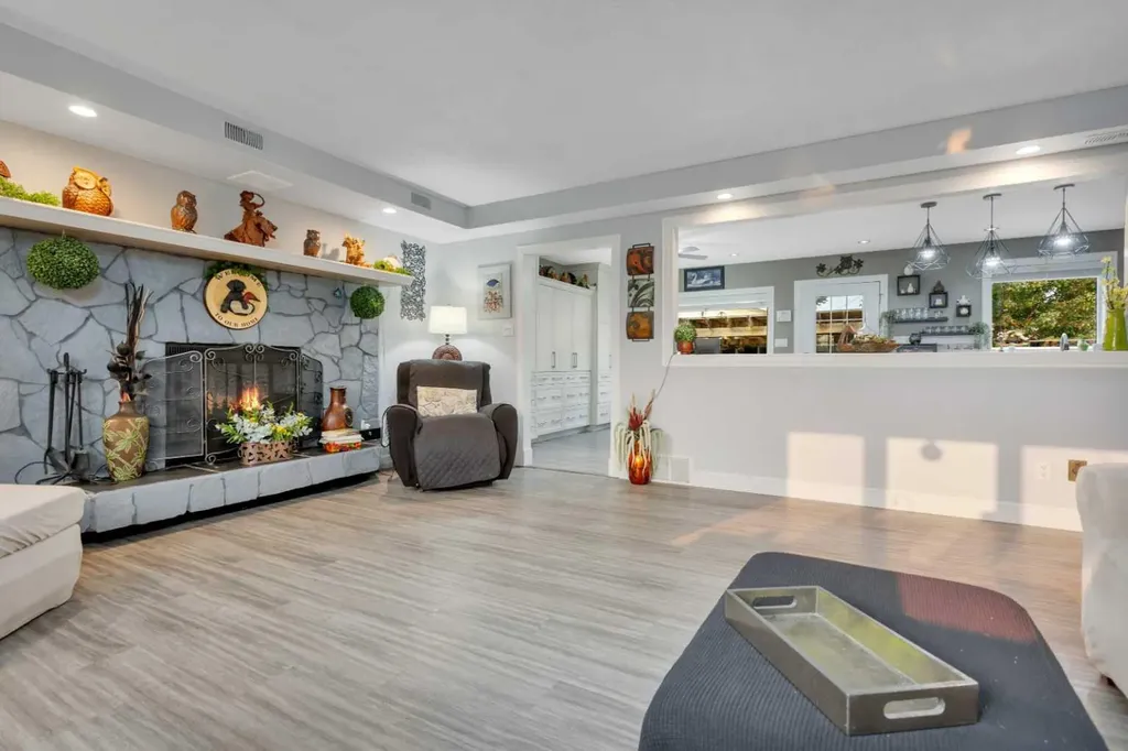 5323 53 Street Rocky Mountain House AB T4T 1G9