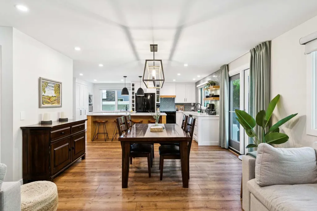 272 Woodfield Road SW Calgary AB T2W5P6