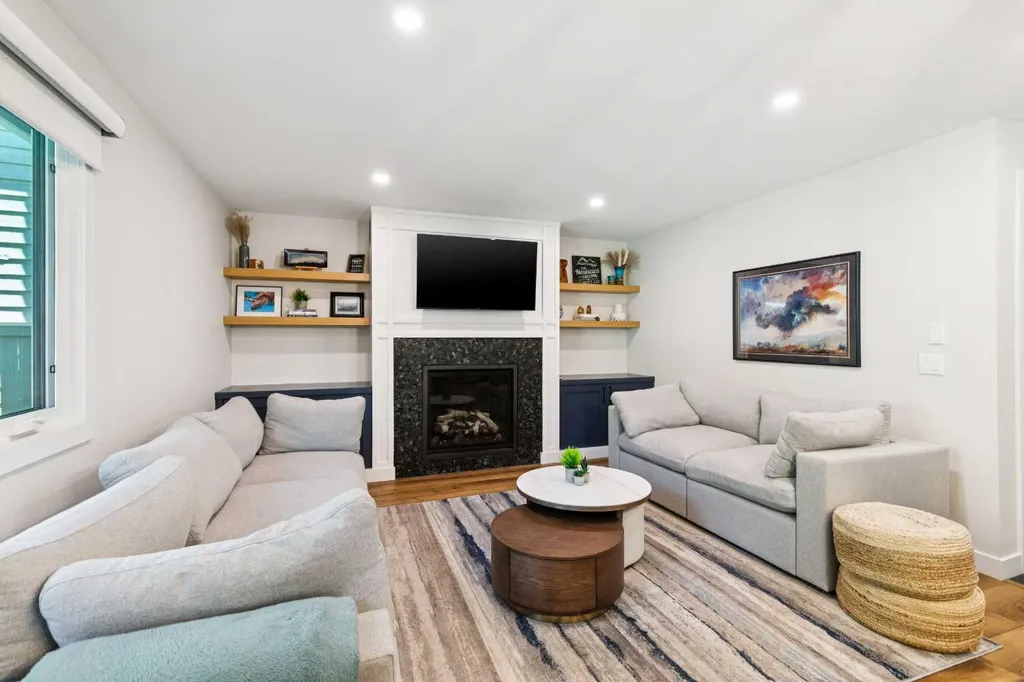 272 Woodfield Road SW Calgary AB T2W5P6