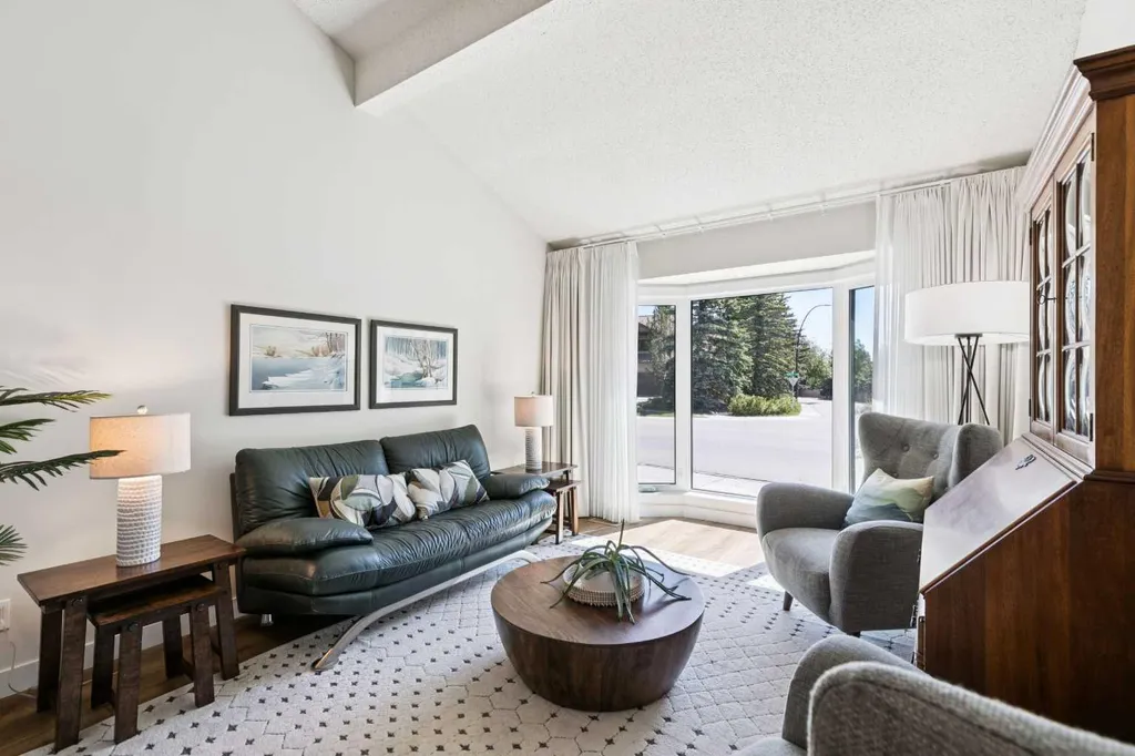 272 Woodfield Road SW Calgary AB T2W5P6