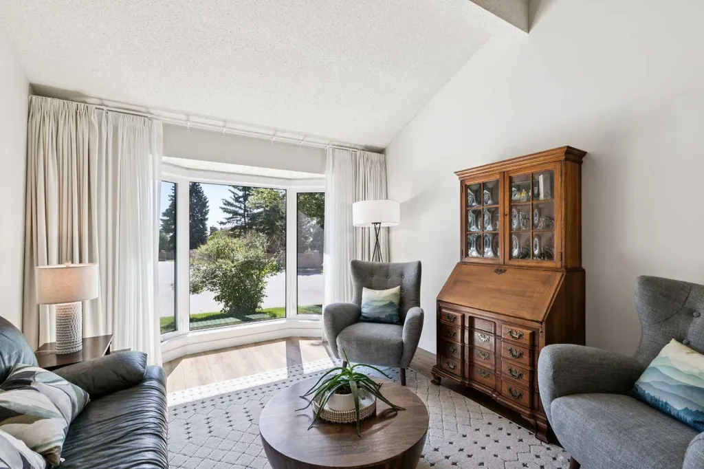 272 Woodfield Road SW Calgary AB T2W5P6