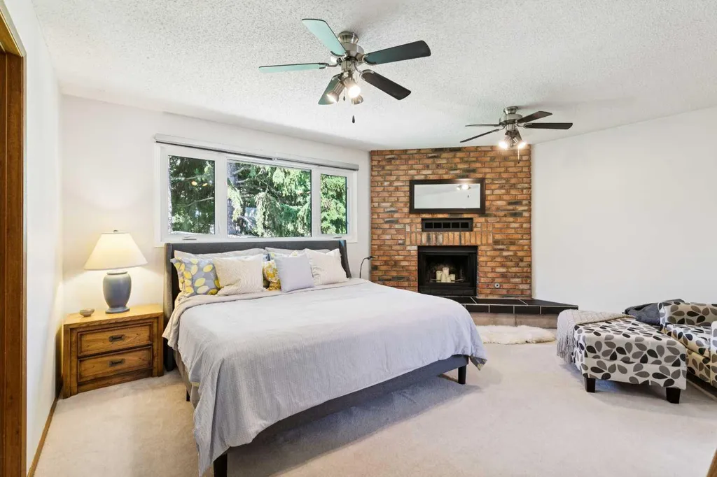 272 Woodfield Road SW Calgary AB T2W 3V9