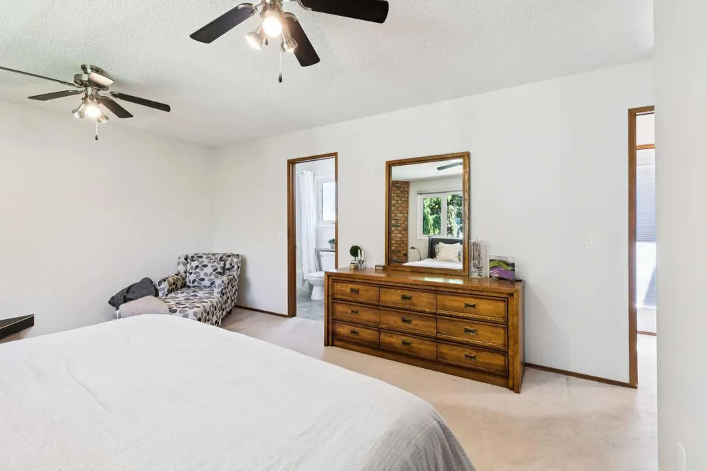 272 Woodfield Road SW Calgary AB T2W5P6