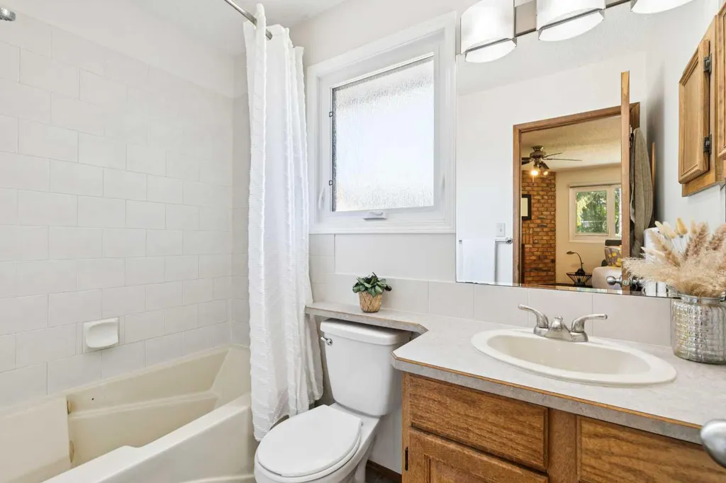 272 Woodfield Road SW Calgary AB T2W5P6