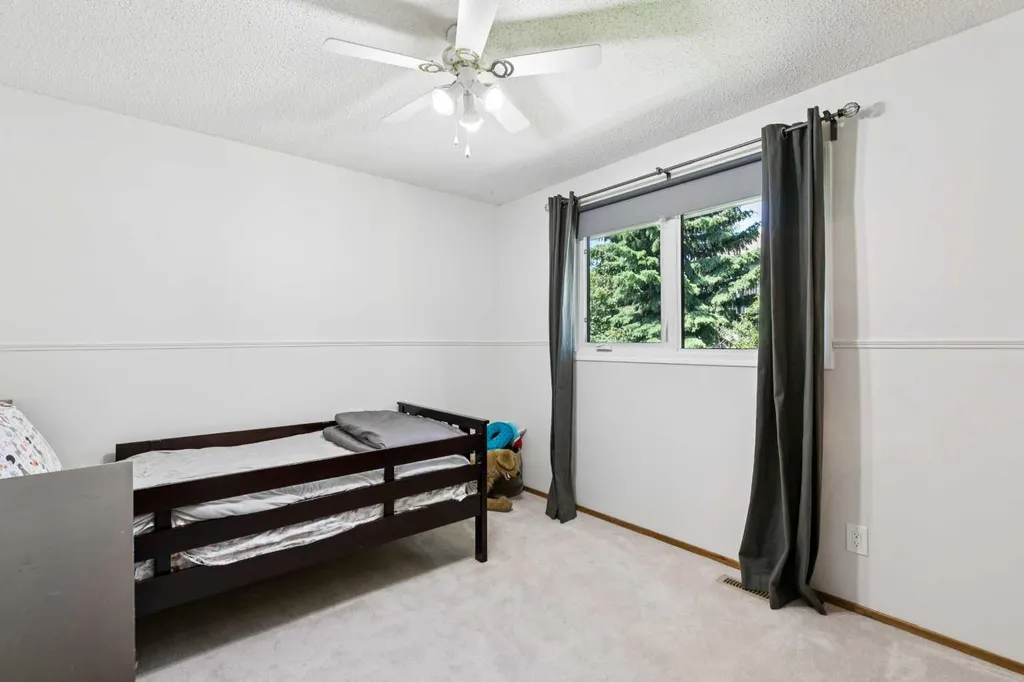 272 Woodfield Road SW Calgary AB T2W5P6