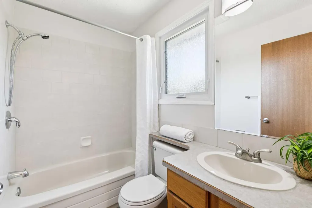 272 Woodfield Road SW Calgary AB T2W 3V9