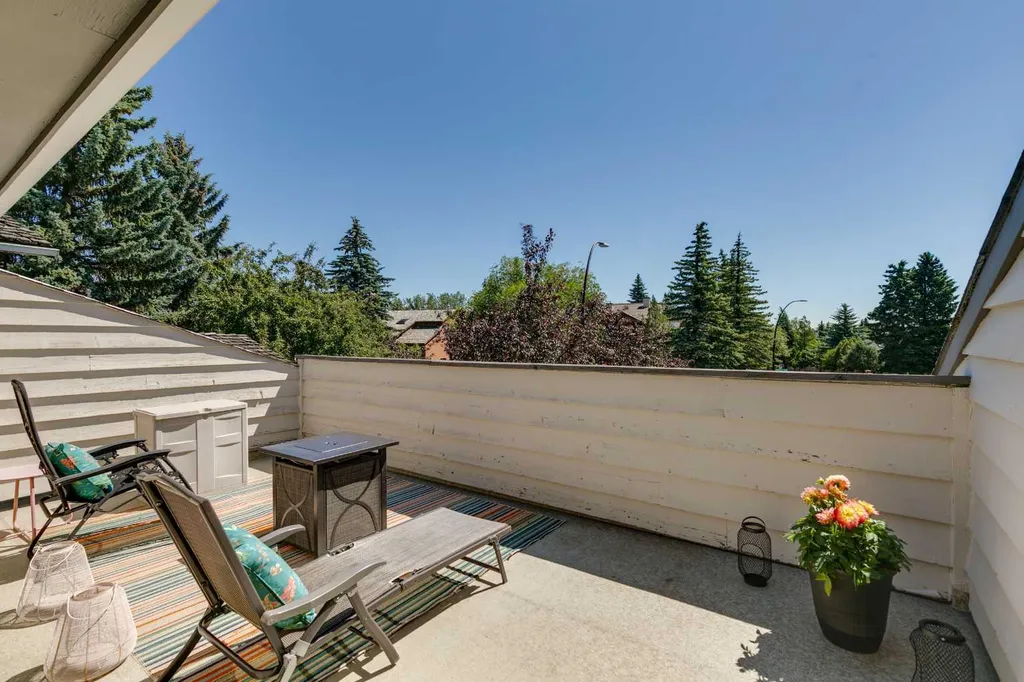 272 Woodfield Road SW Calgary AB T2W5P6