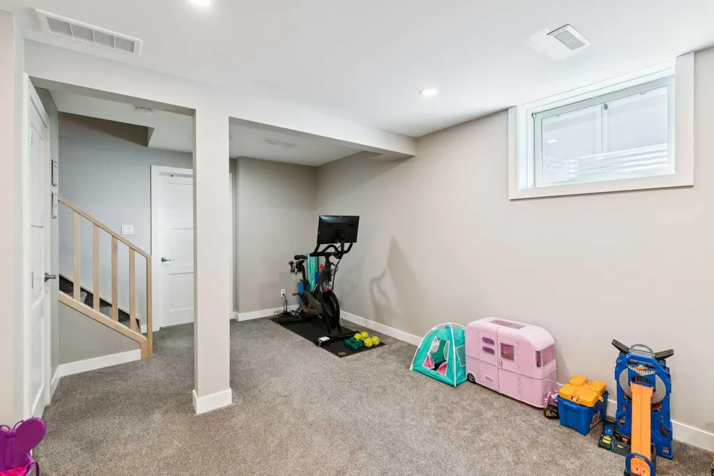272 Woodfield Road SW Calgary AB T2W 3V9