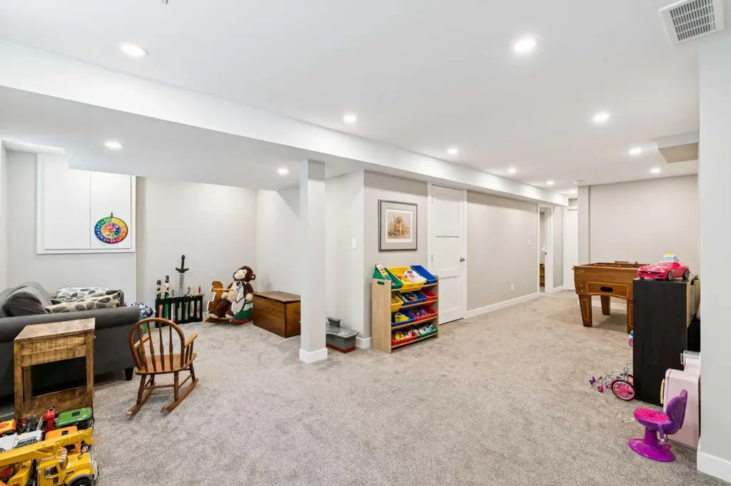272 Woodfield Road SW Calgary AB T2W 3V9