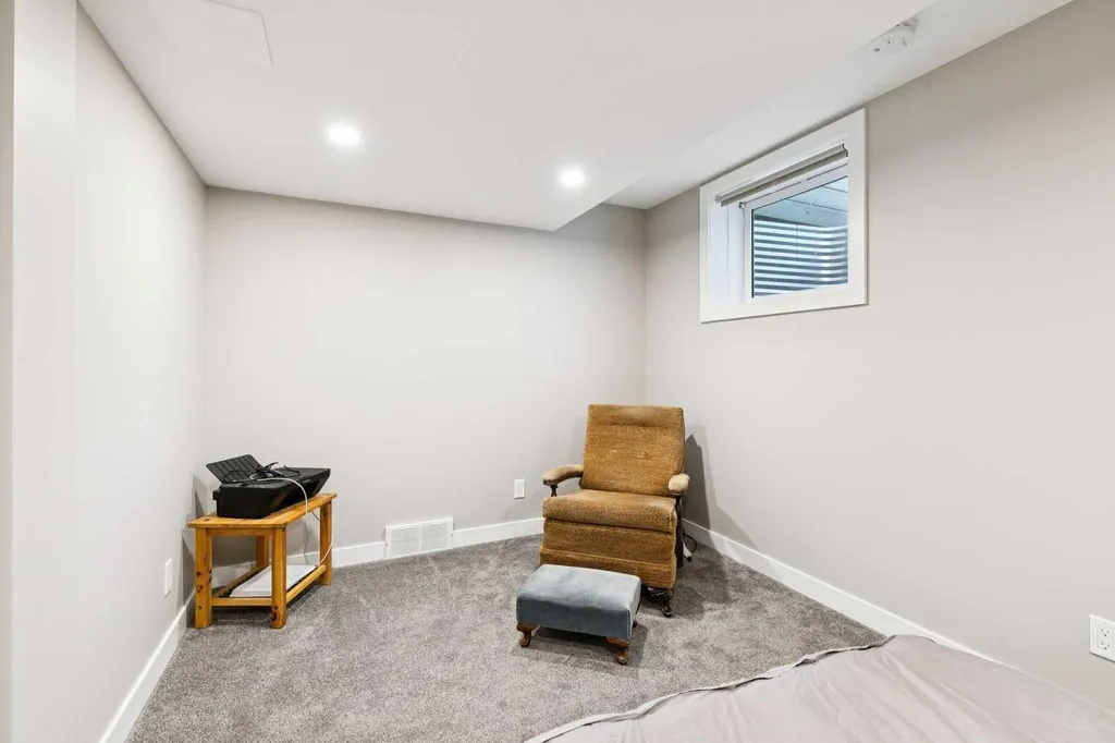 272 Woodfield Road SW Calgary AB T2W5P6