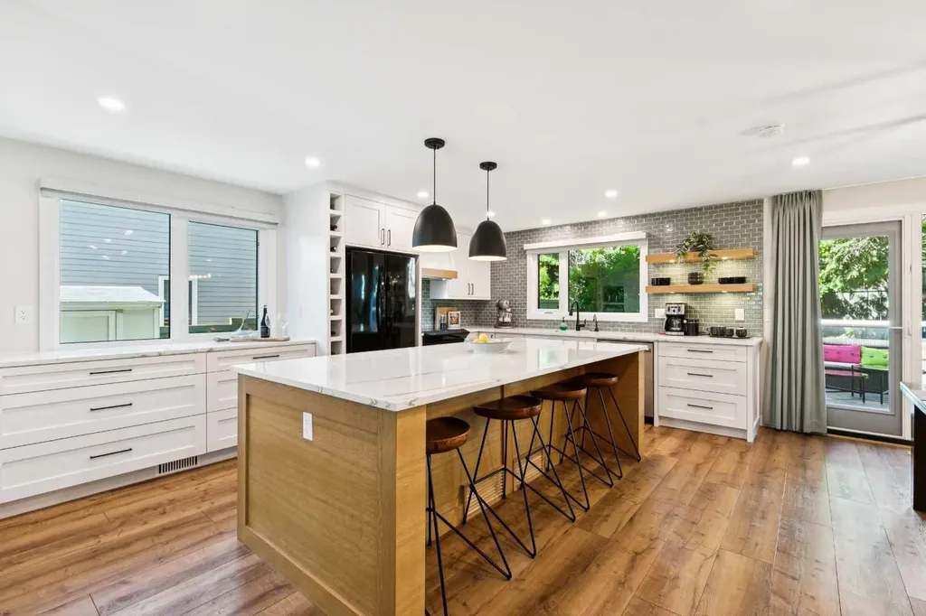 272 Woodfield Road SW Calgary AB T2W5P6