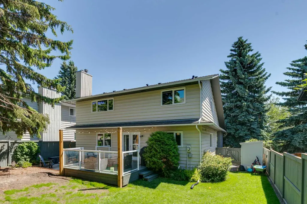 272 Woodfield Road SW Calgary AB T2W5P6