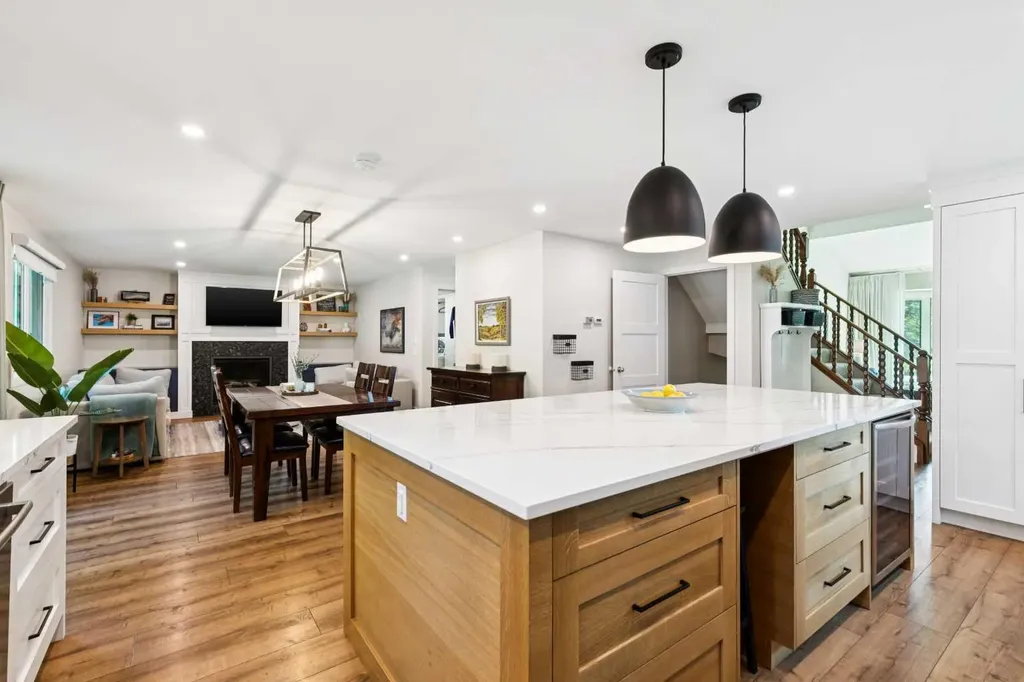 272 Woodfield Road SW Calgary AB T2W5P6